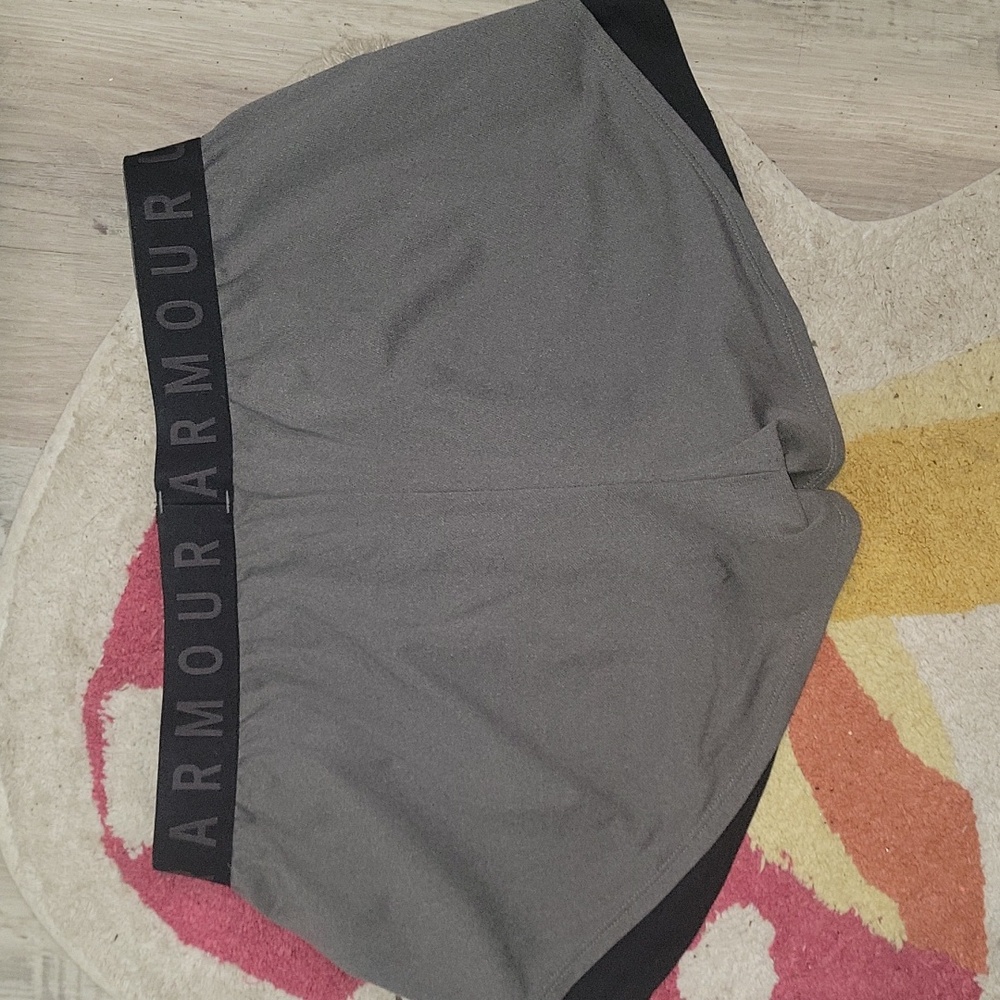 Under Armour Shorts - Picture 3 of 4